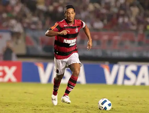 （体育）羽毛球——世锦赛：梁伟铿／王昶晋级男双16强