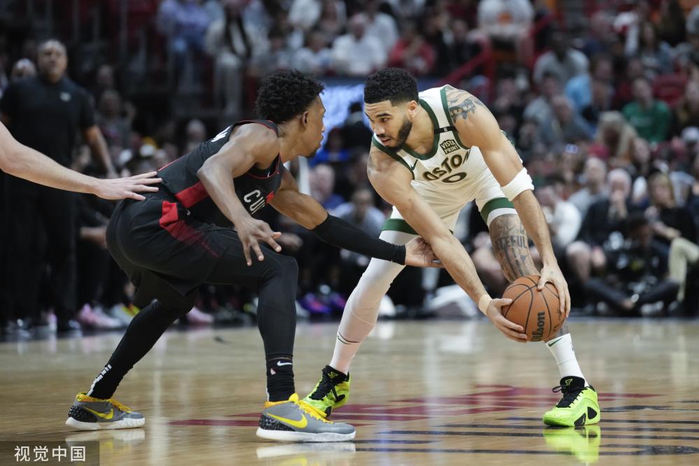 阿森纳本赛季英超领到6张红牌，队史仅次于1998／99赛季.